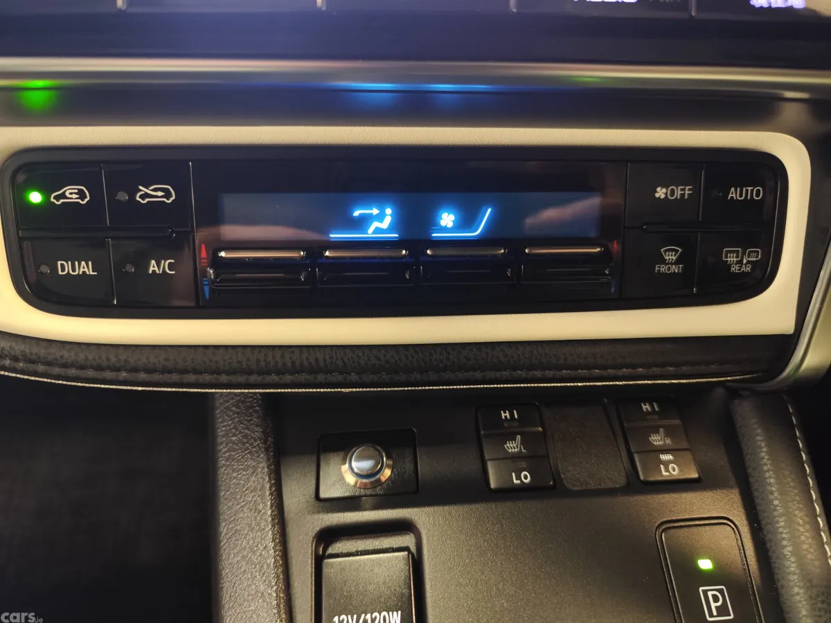 Toyota Auris MPV, Petrol Hybrid, 2016, White