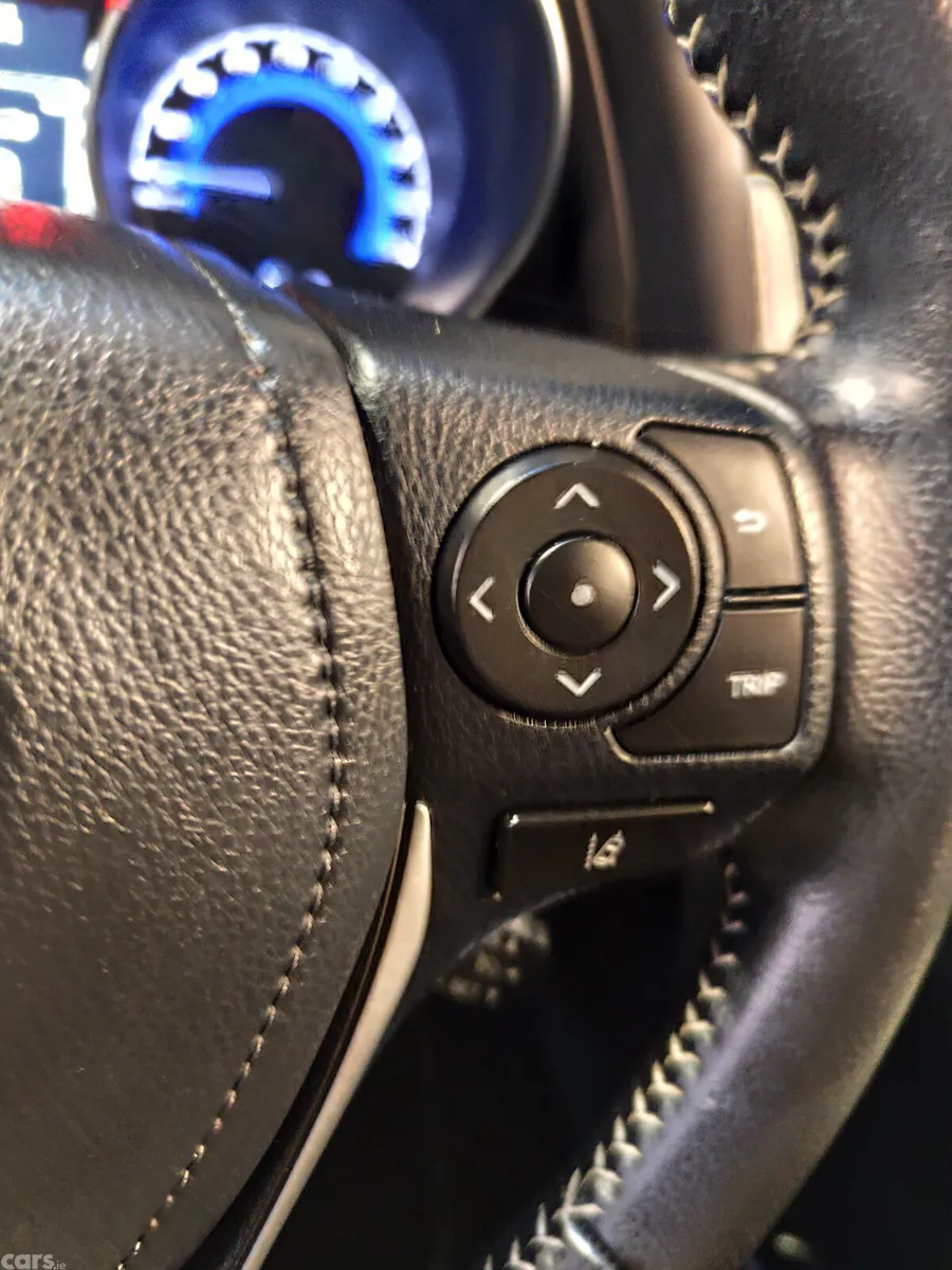 Toyota Auris MPV, Petrol Hybrid, 2016, White