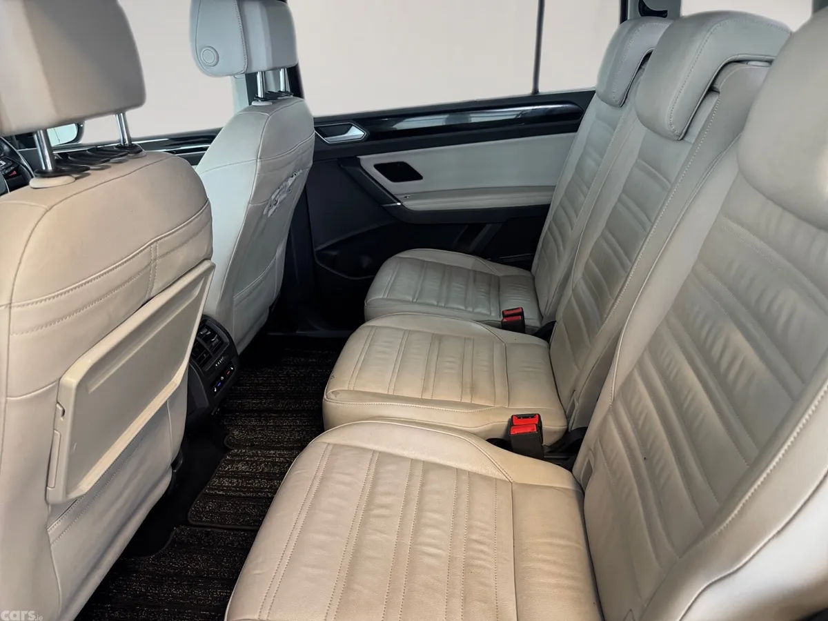 Volkswagen Touran MPV, Diesel, 2020, Red