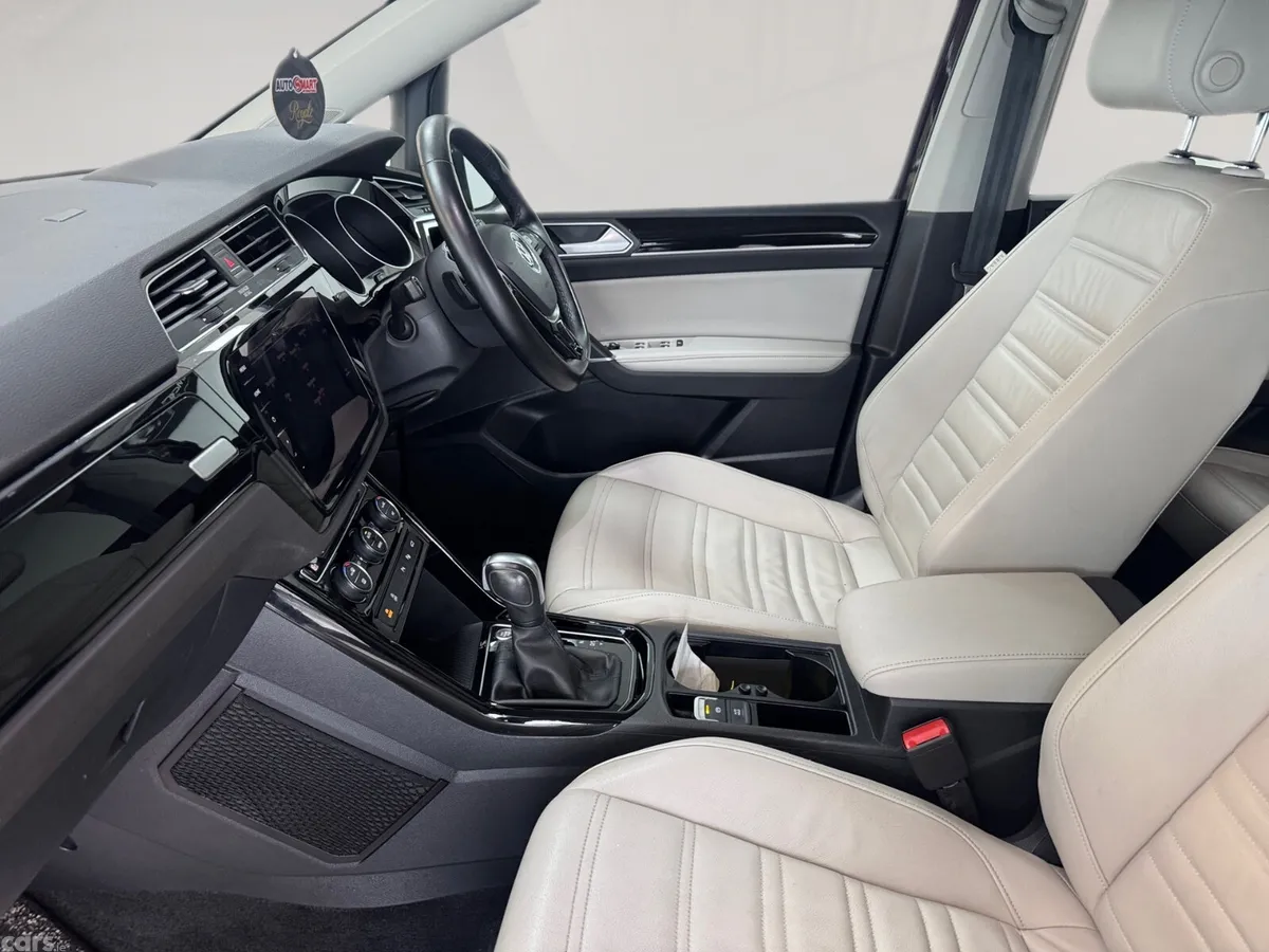 Volkswagen Touran MPV, Diesel, 2020, Red