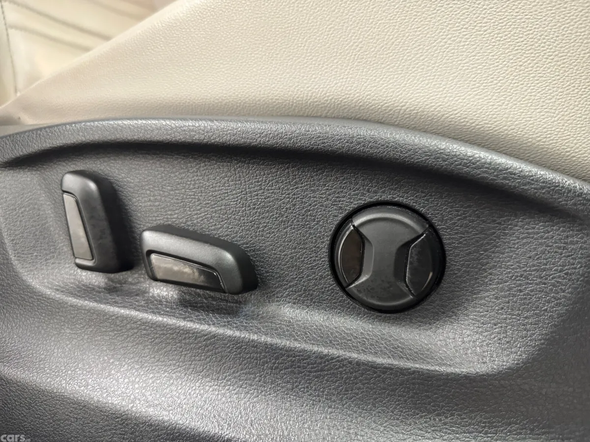 Volkswagen Touran MPV, Diesel, 2020, Red