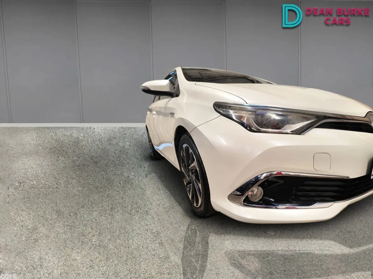 Toyota Auris MPV, Petrol Hybrid, 2016, White