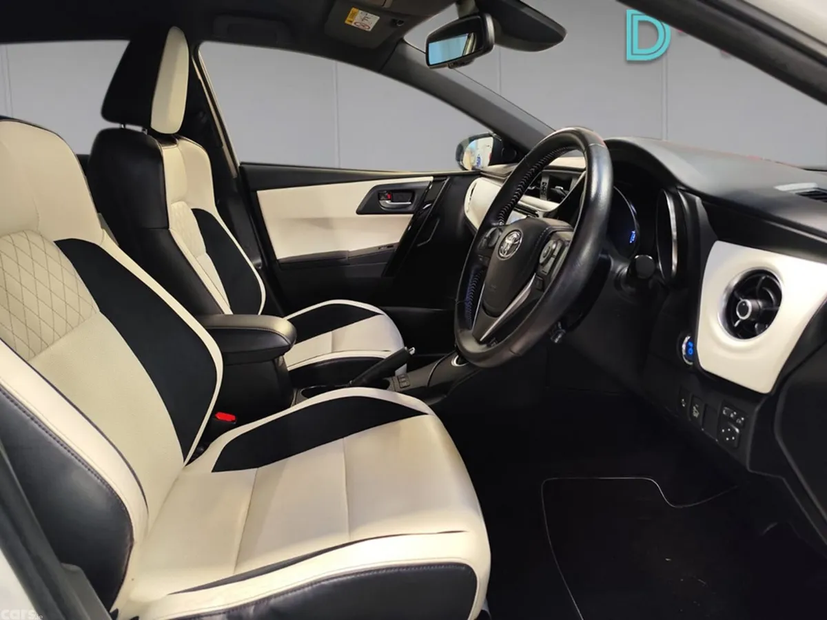 Toyota Auris MPV, Petrol Hybrid, 2016, White