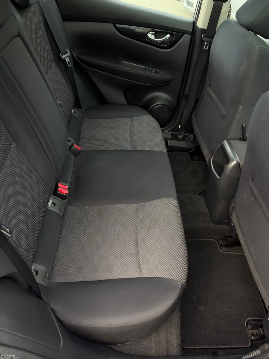 Nissan Qashqai Hatchback, Diesel, 2016, Silver