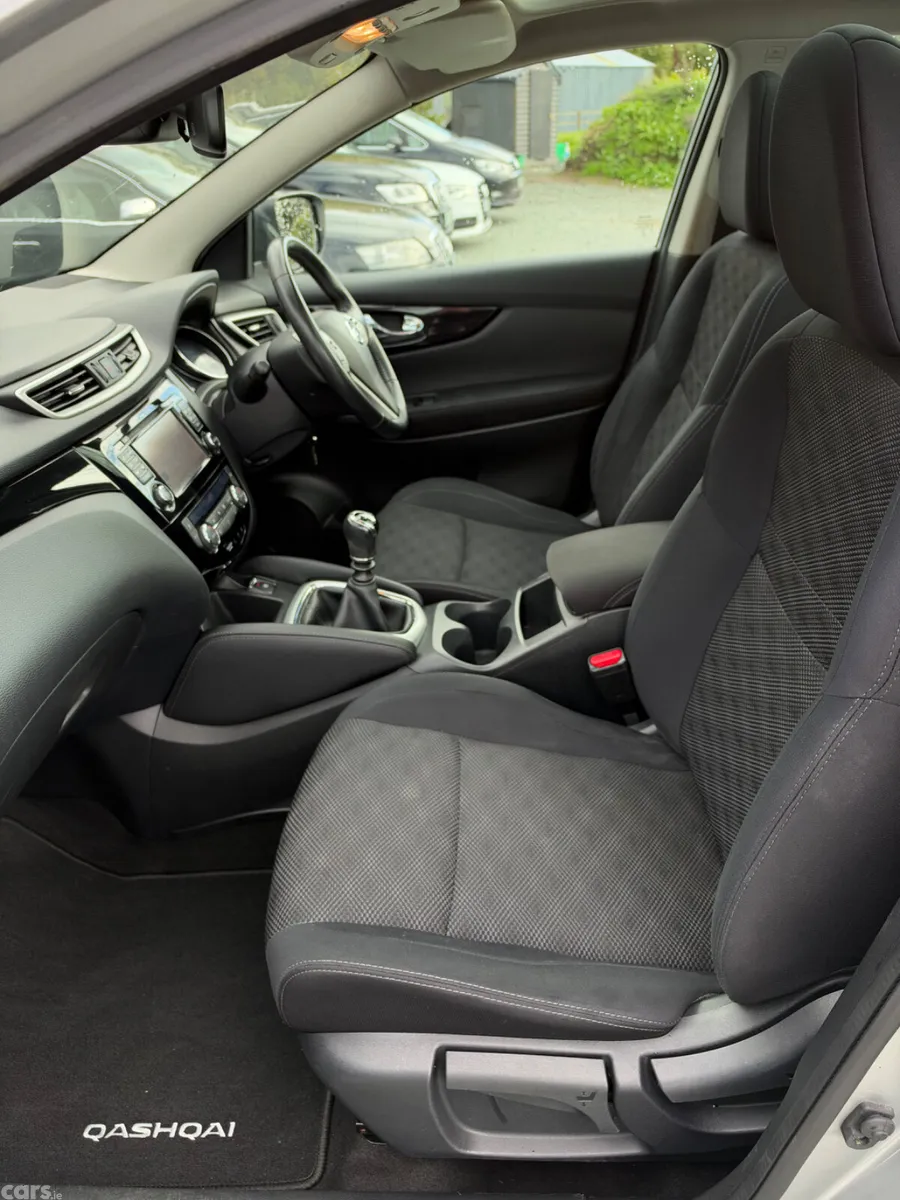 Nissan Qashqai Hatchback, Diesel, 2016, Silver