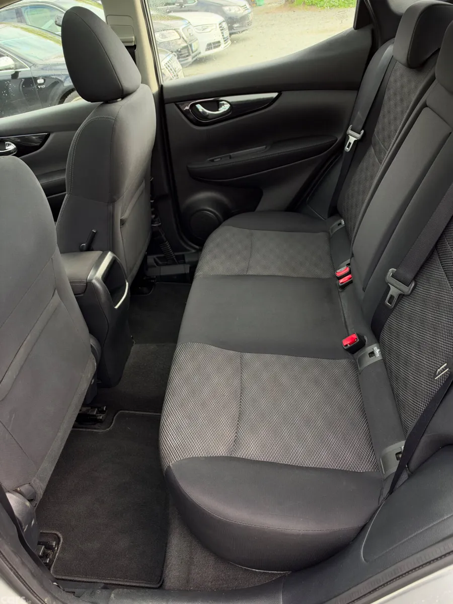 Nissan Qashqai Hatchback, Diesel, 2016, Silver
