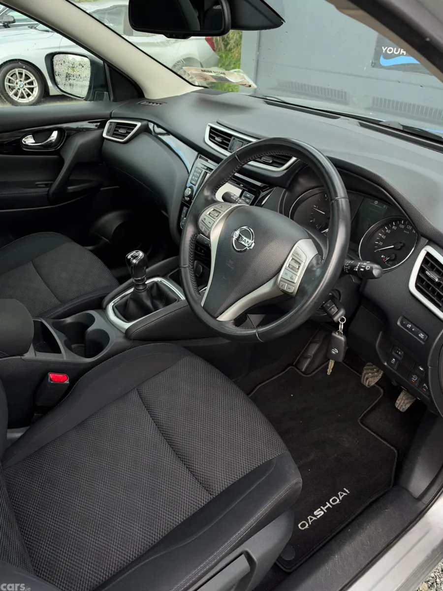 Nissan Qashqai Hatchback, Diesel, 2016, Silver