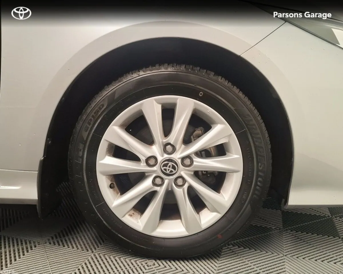 Toyota Corolla Saloon, Petrol Hybrid, 2024, Silver