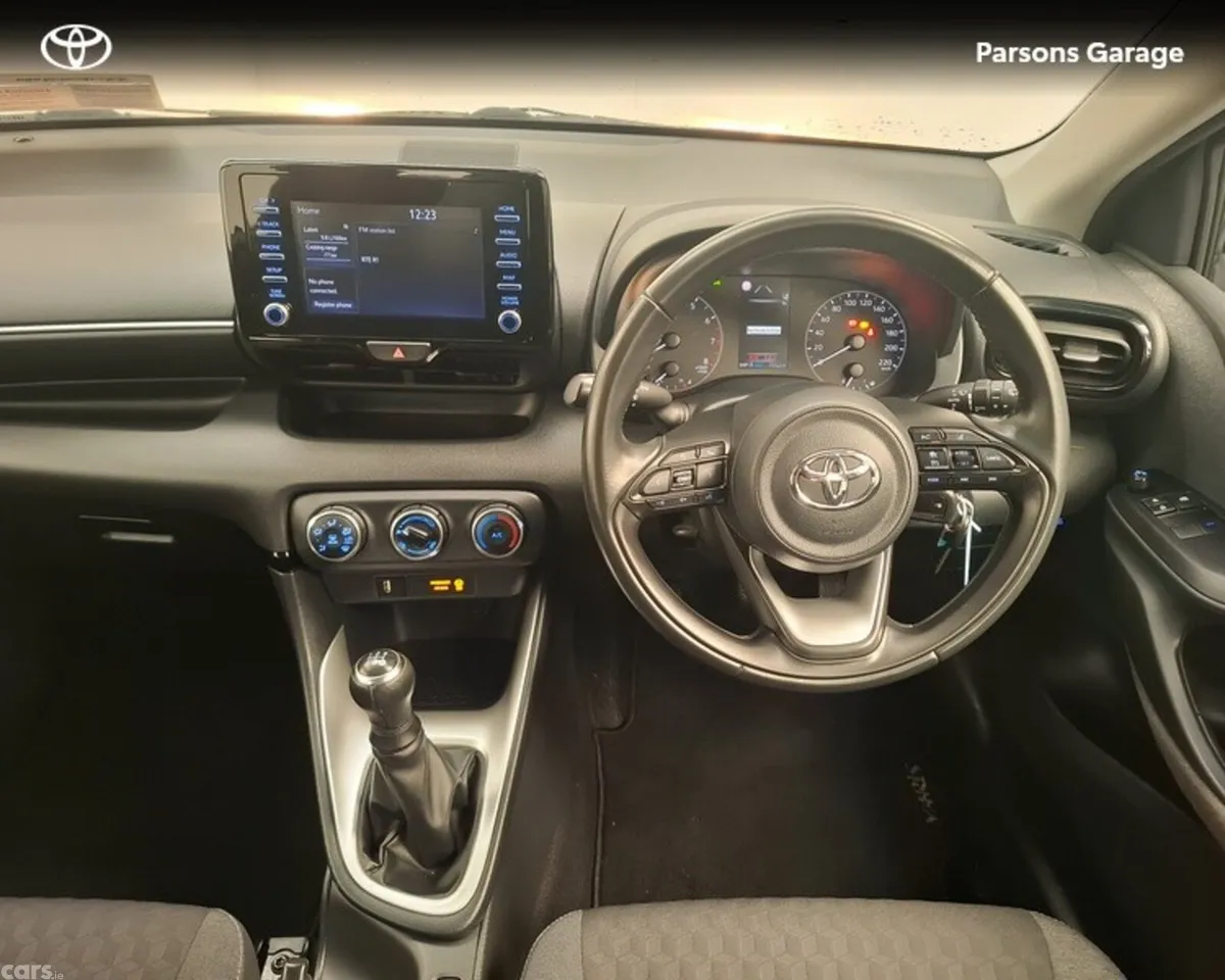 Toyota Yaris Hatchback, Petrol, 2021, Silver