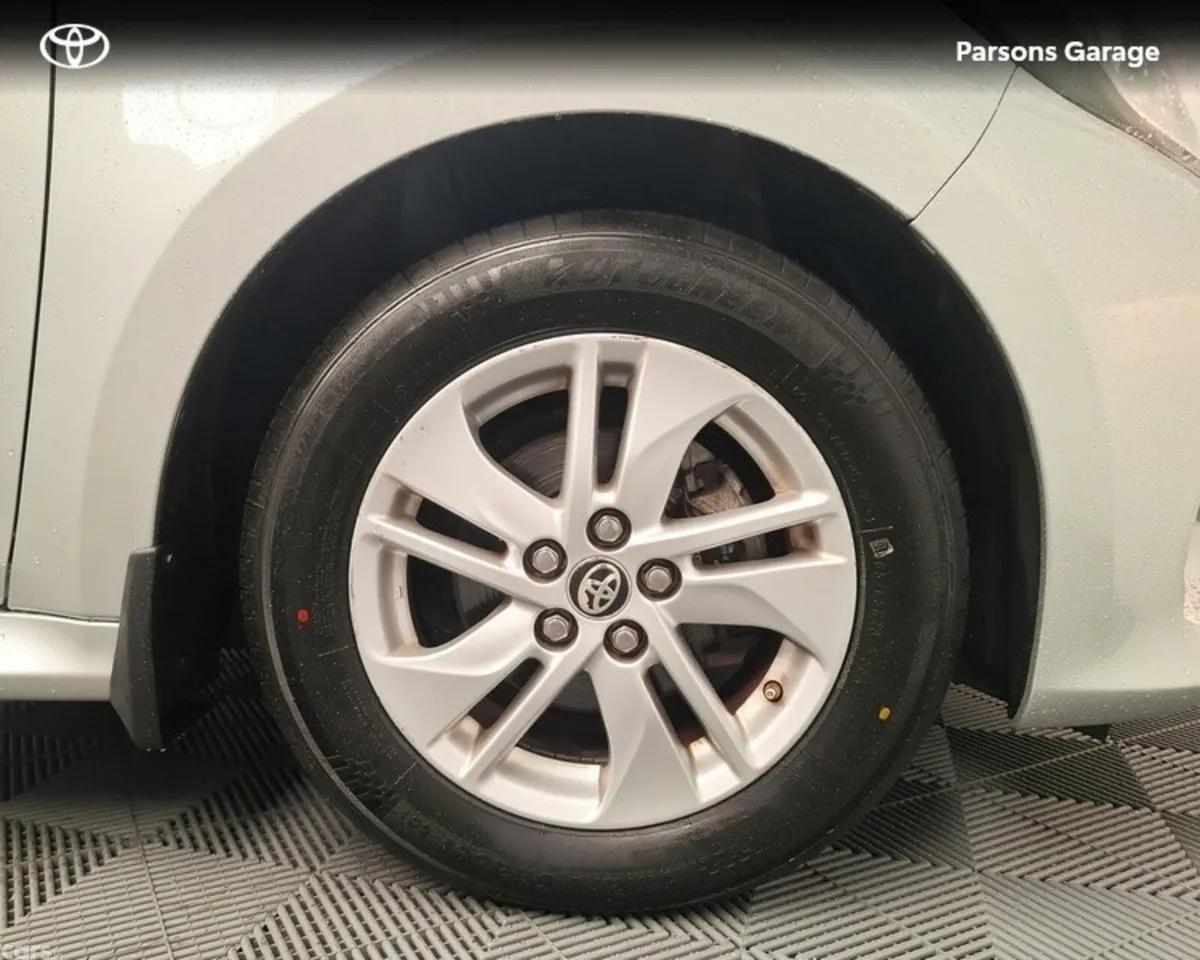 Toyota Yaris Hatchback, Petrol, 2021, Silver