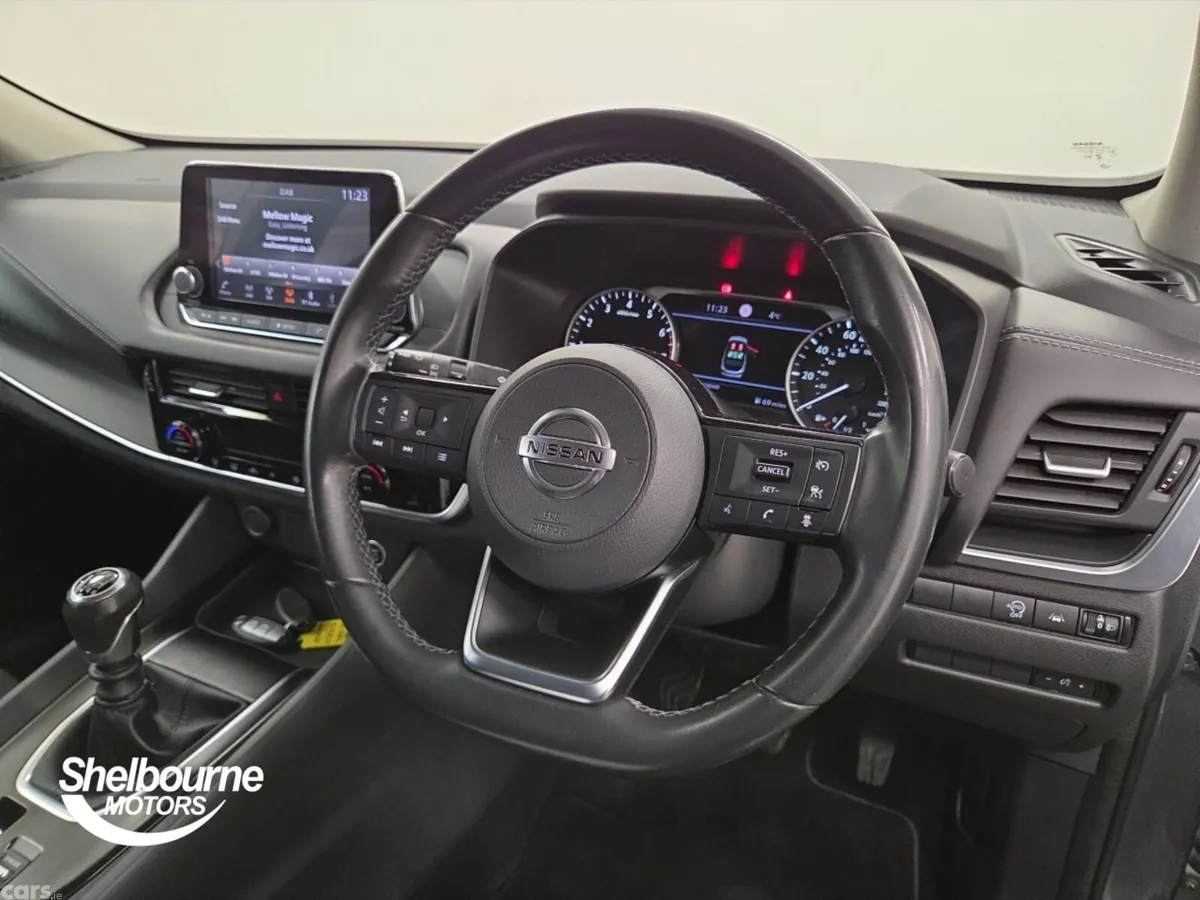 Nissan Qashqai Hatchback, Petrol, 2022, Grey