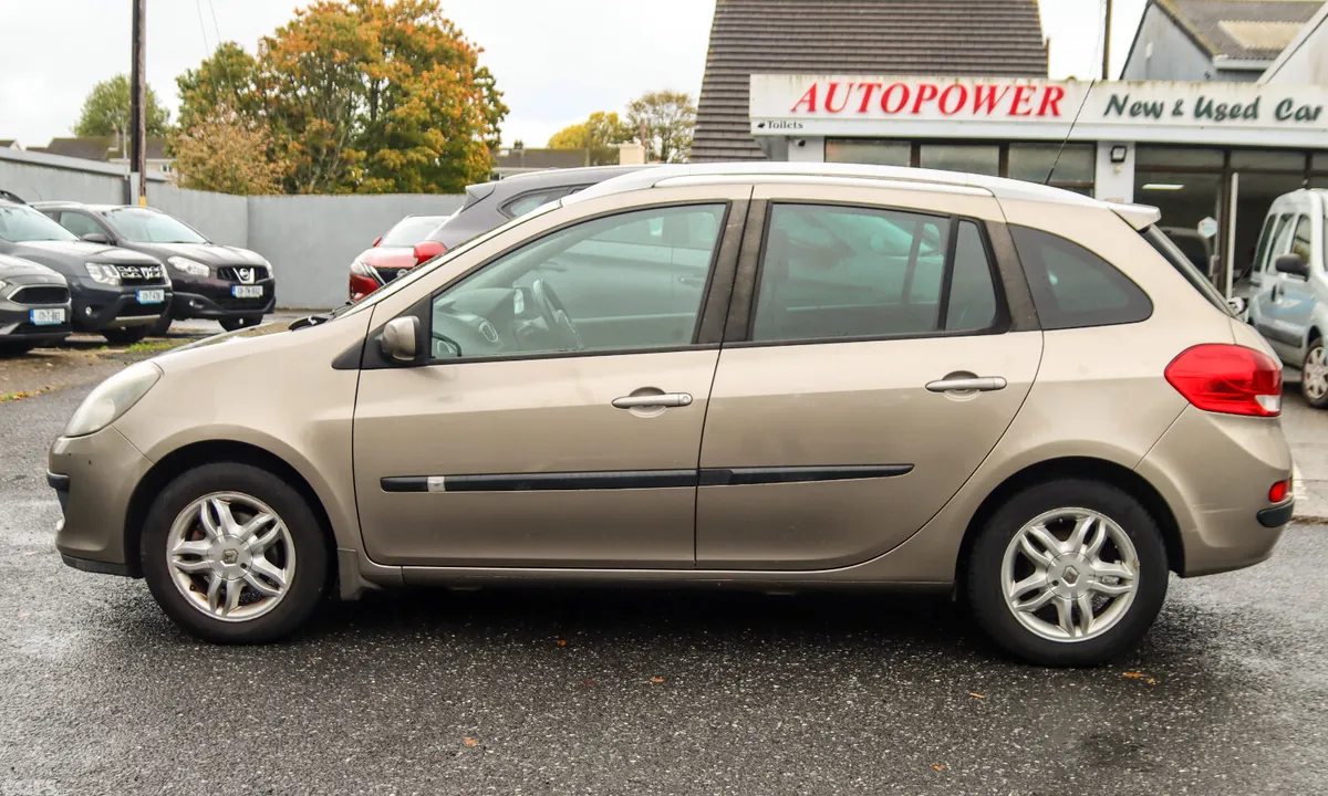Renault Clio Estate, Petrol, 2009, Gold