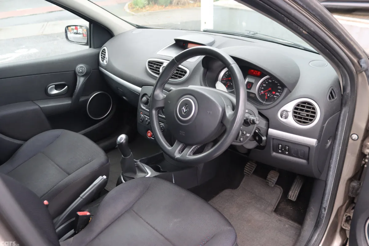 Renault Clio Estate, Petrol, 2009, Gold