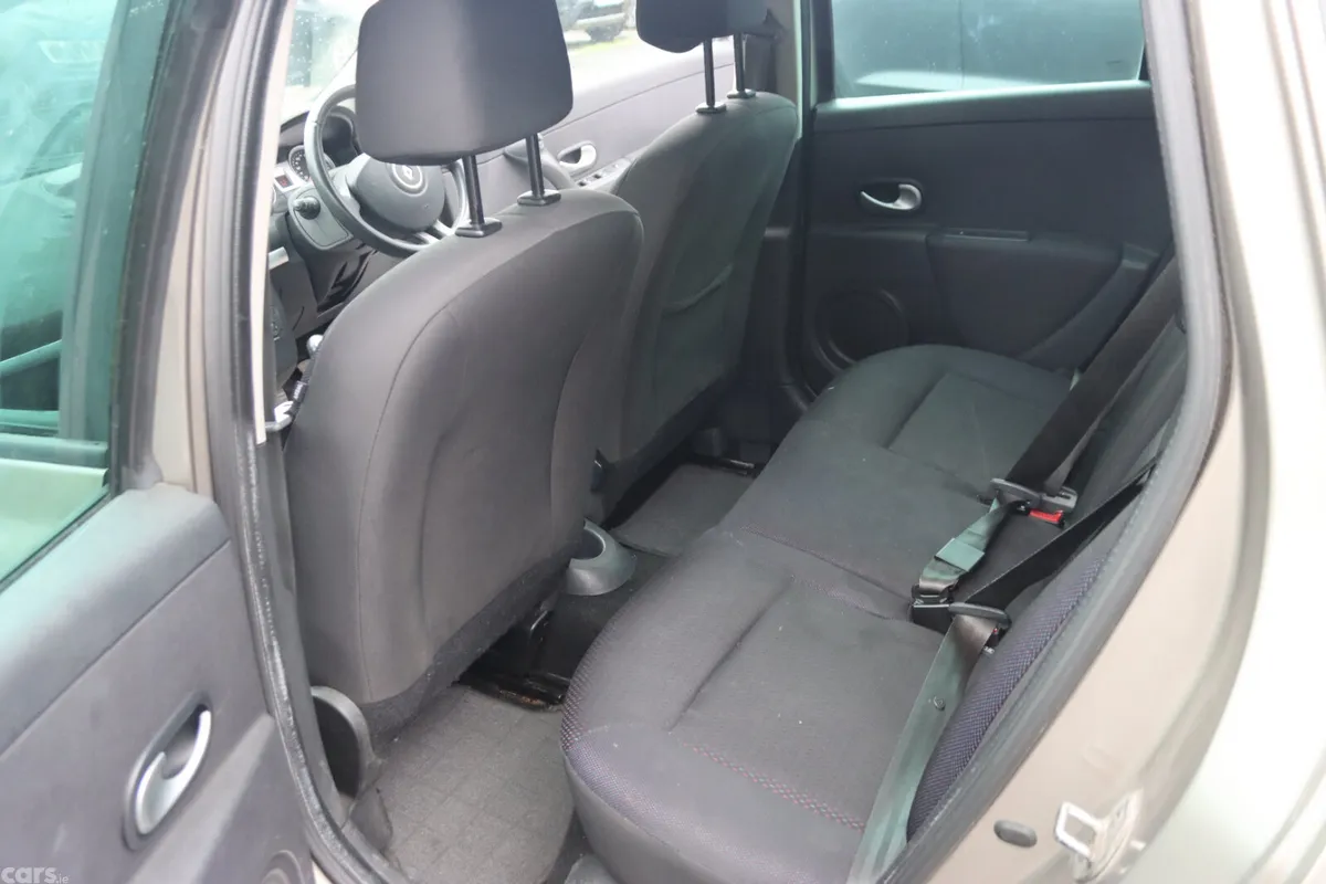 Renault Clio Estate, Petrol, 2009, Gold