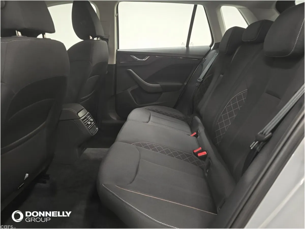 Skoda Kamiq Hatchback, Petrol, 2023, Silver