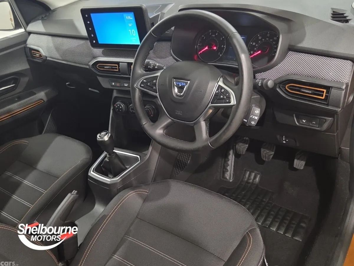 Dacia Sandero Stepway Hatchback, Petrol Gas, 2022, Orange
