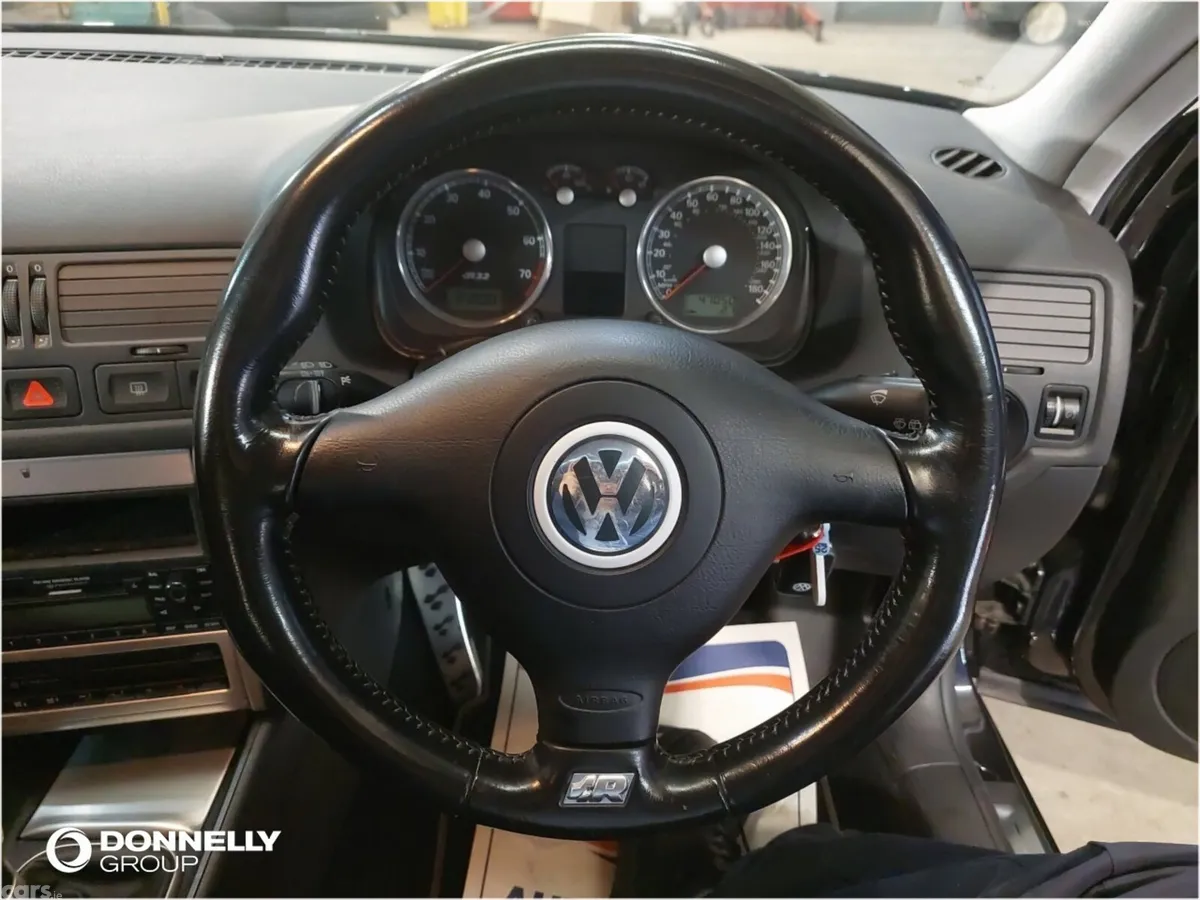 Volkswagen Golf Hatchback, Petrol, 2004, Black