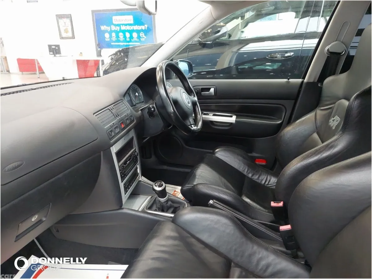 Volkswagen Golf Hatchback, Petrol, 2004, Black