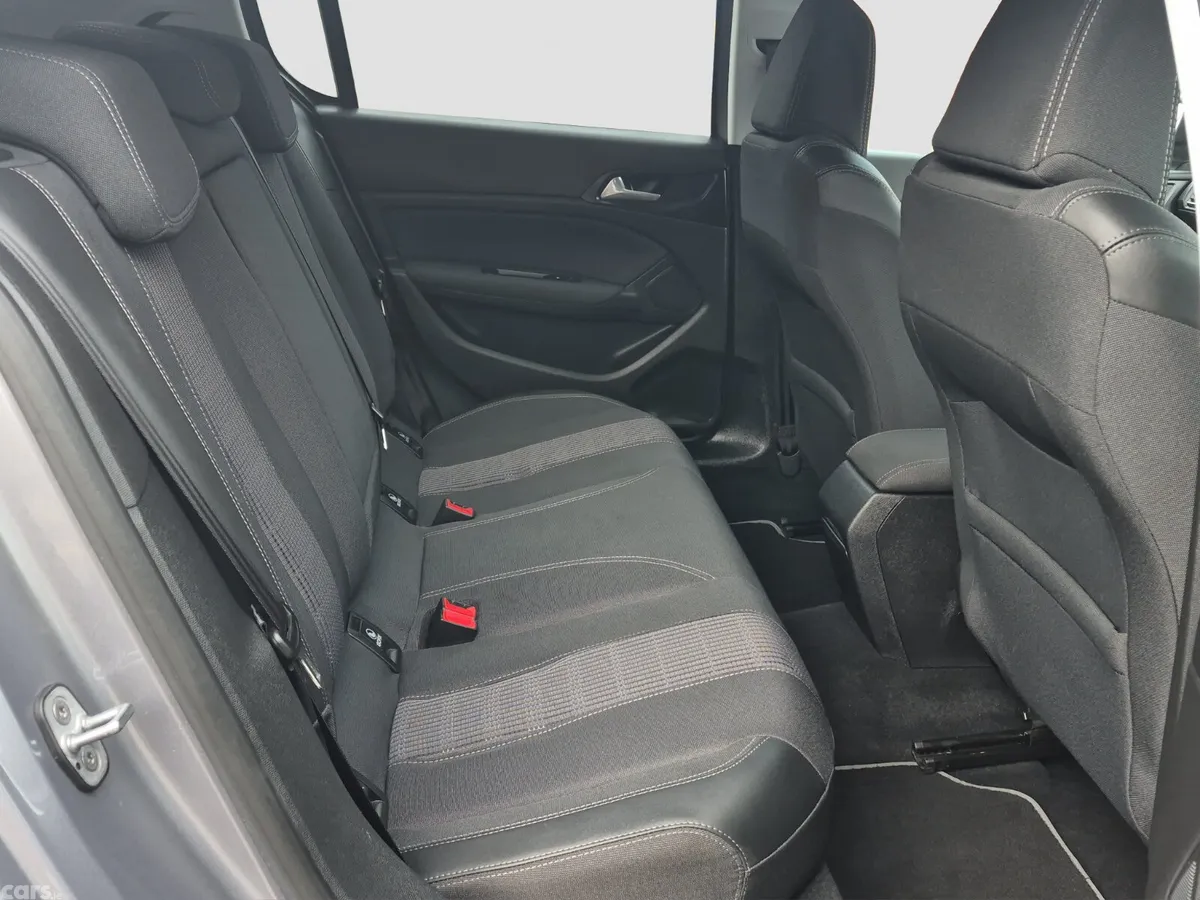 Peugeot 308 Hatchback, Diesel, 2019, Grey
