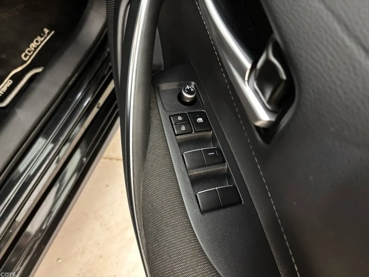 Toyota Corolla Estate, Petrol Hybrid, 2025, Black