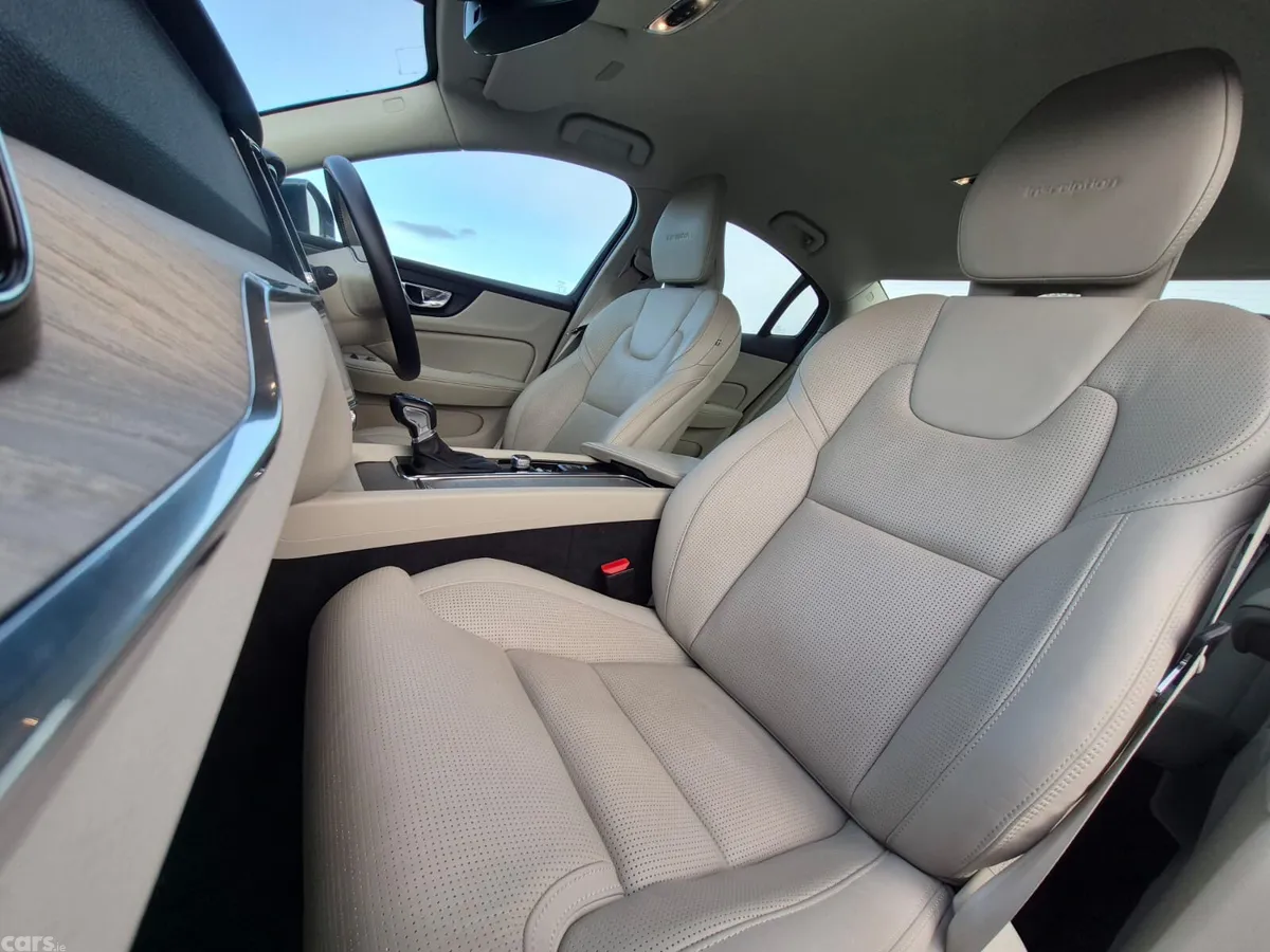 Volvo S60 Saloon, Petrol, 2020, Blue