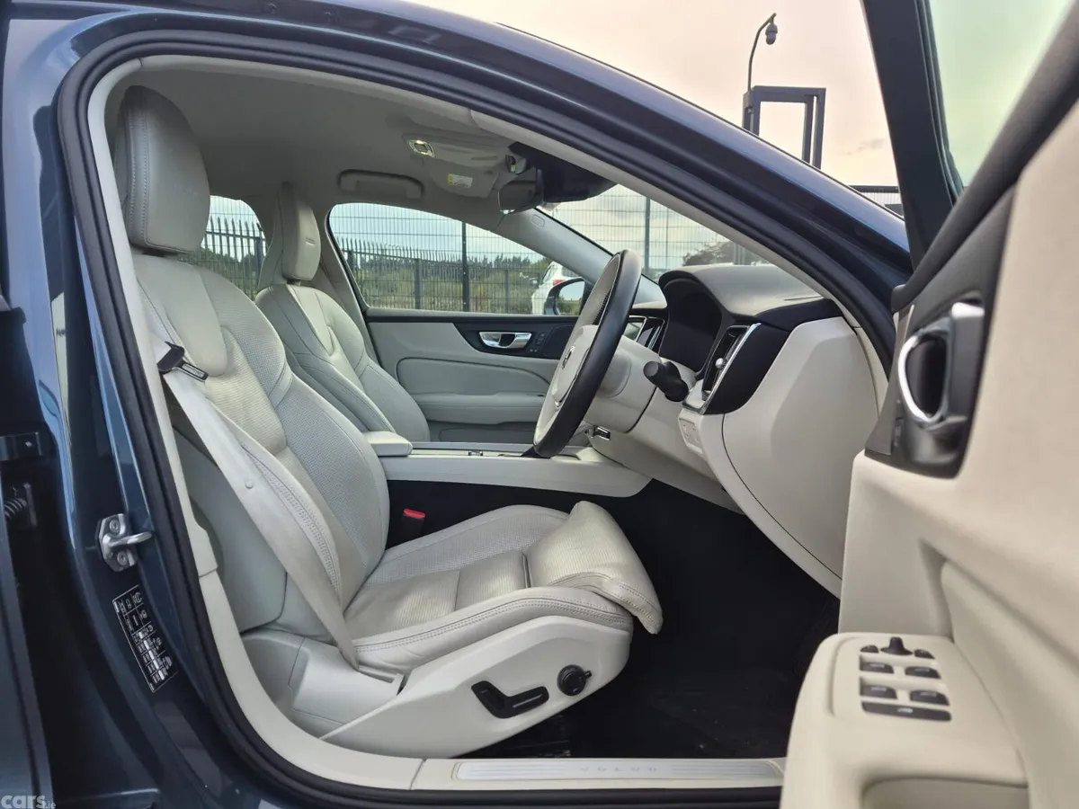Volvo S60 Saloon, Petrol, 2020, Blue