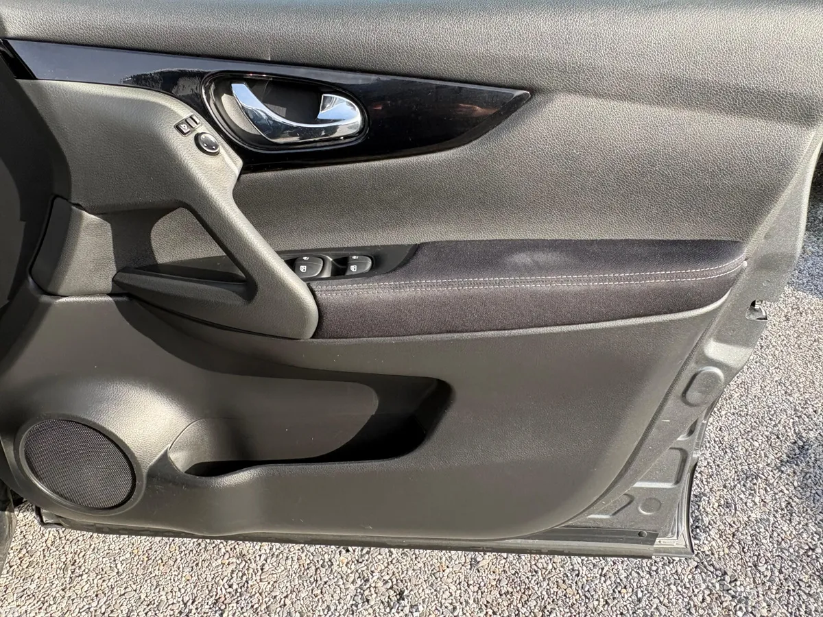 Nissan Qashqai Hatchback, Diesel, 2020, Grey