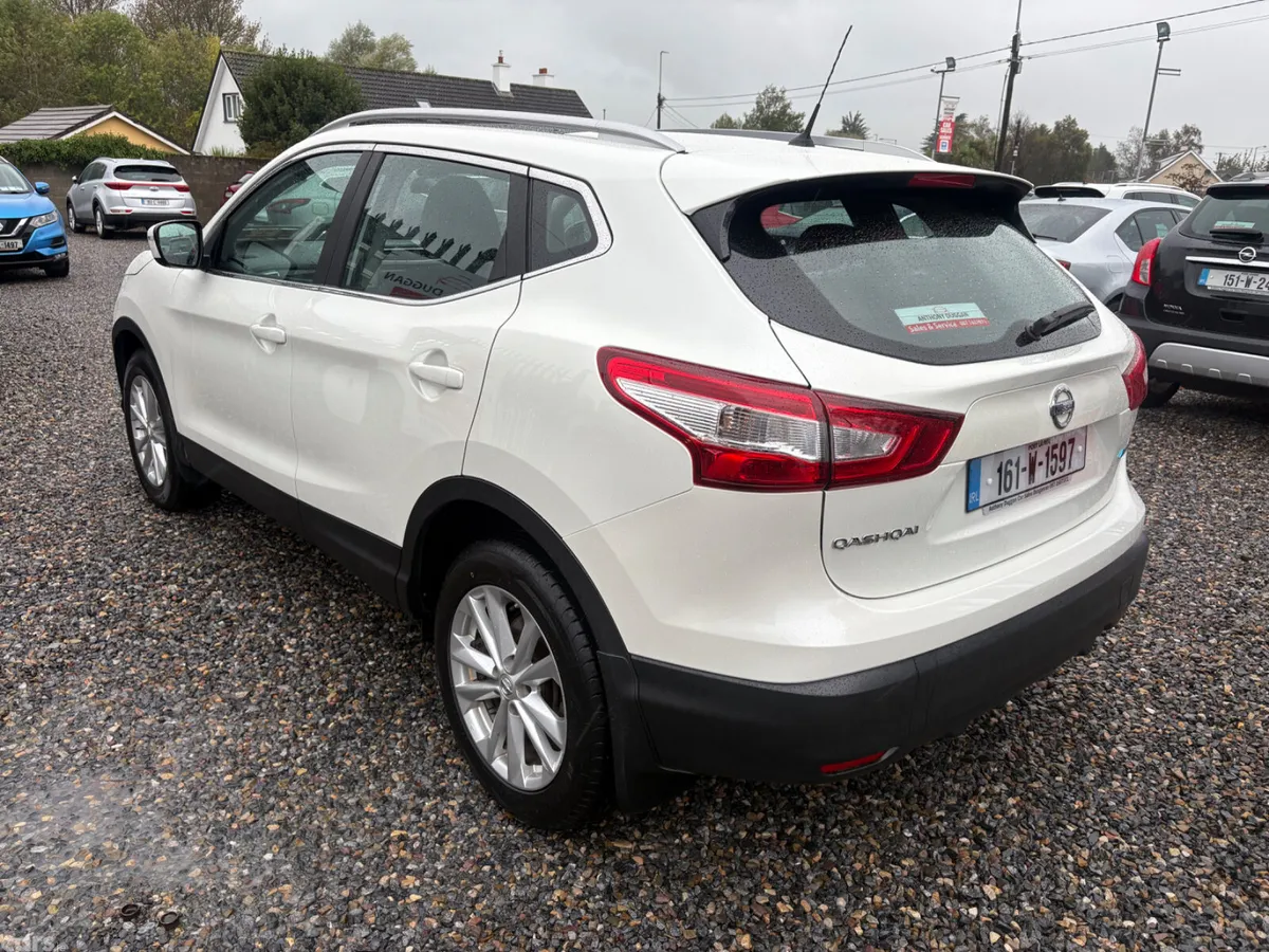 Nissan Qashqai Hatchback, Diesel, 2016, White