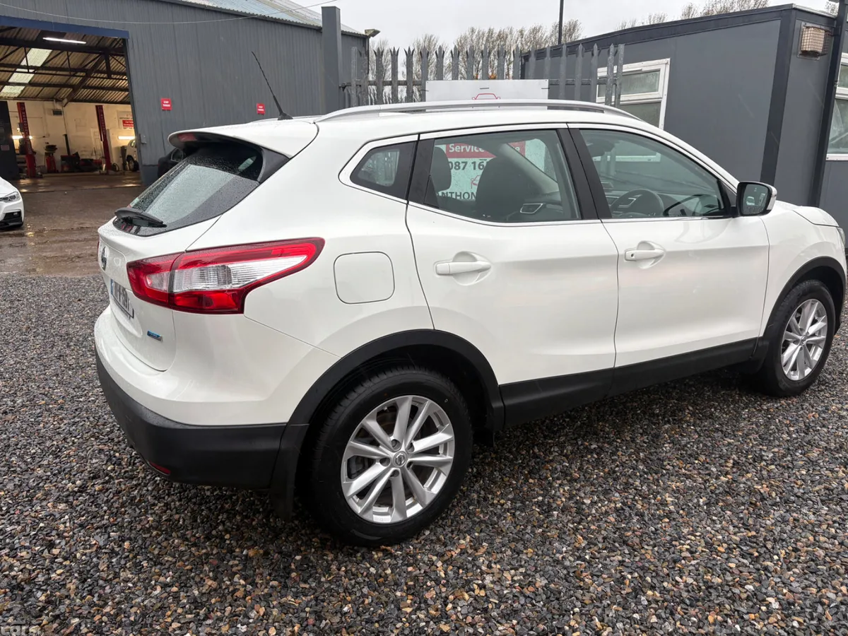 Nissan Qashqai Hatchback, Diesel, 2016, White