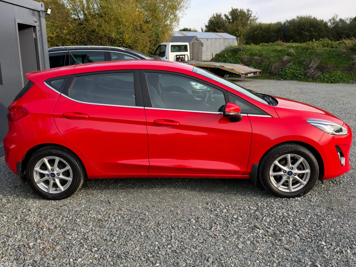 Ford Fiesta Hatchback, Petrol, 2018, Red