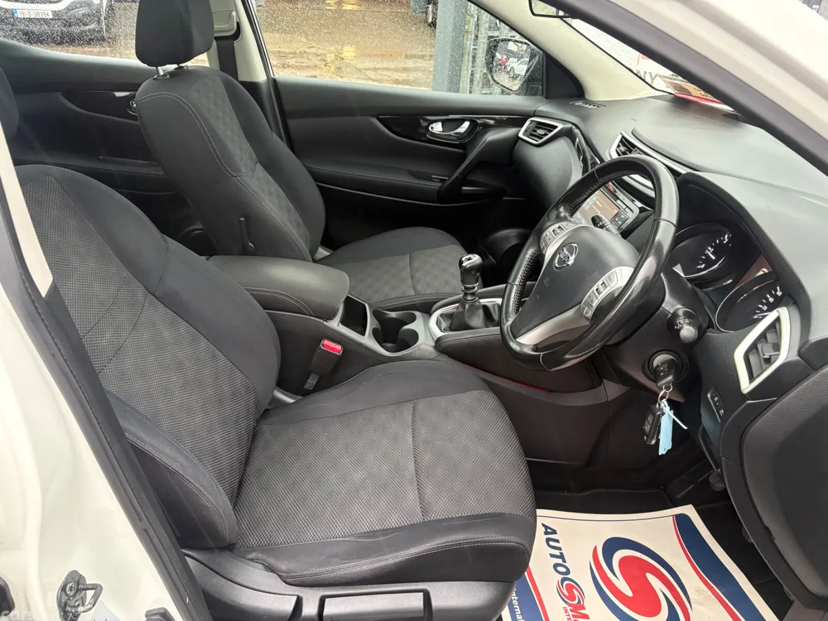 Nissan Qashqai Hatchback, Diesel, 2016, White