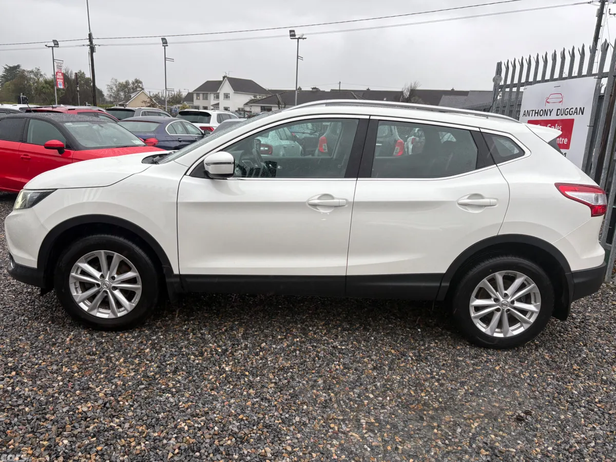 Nissan Qashqai Hatchback, Diesel, 2016, White