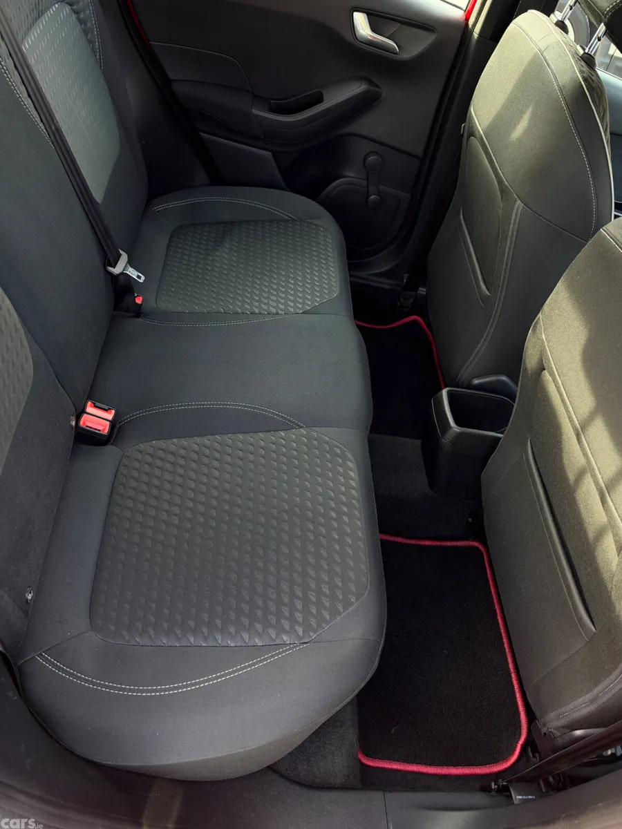 Ford Fiesta Hatchback, Petrol, 2018, Red