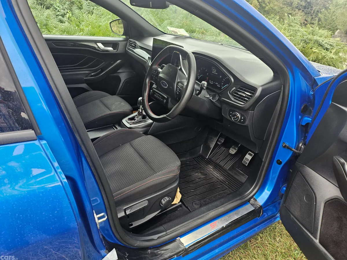 Ford Focus Hatchback, Petrol, 2023, Blue
