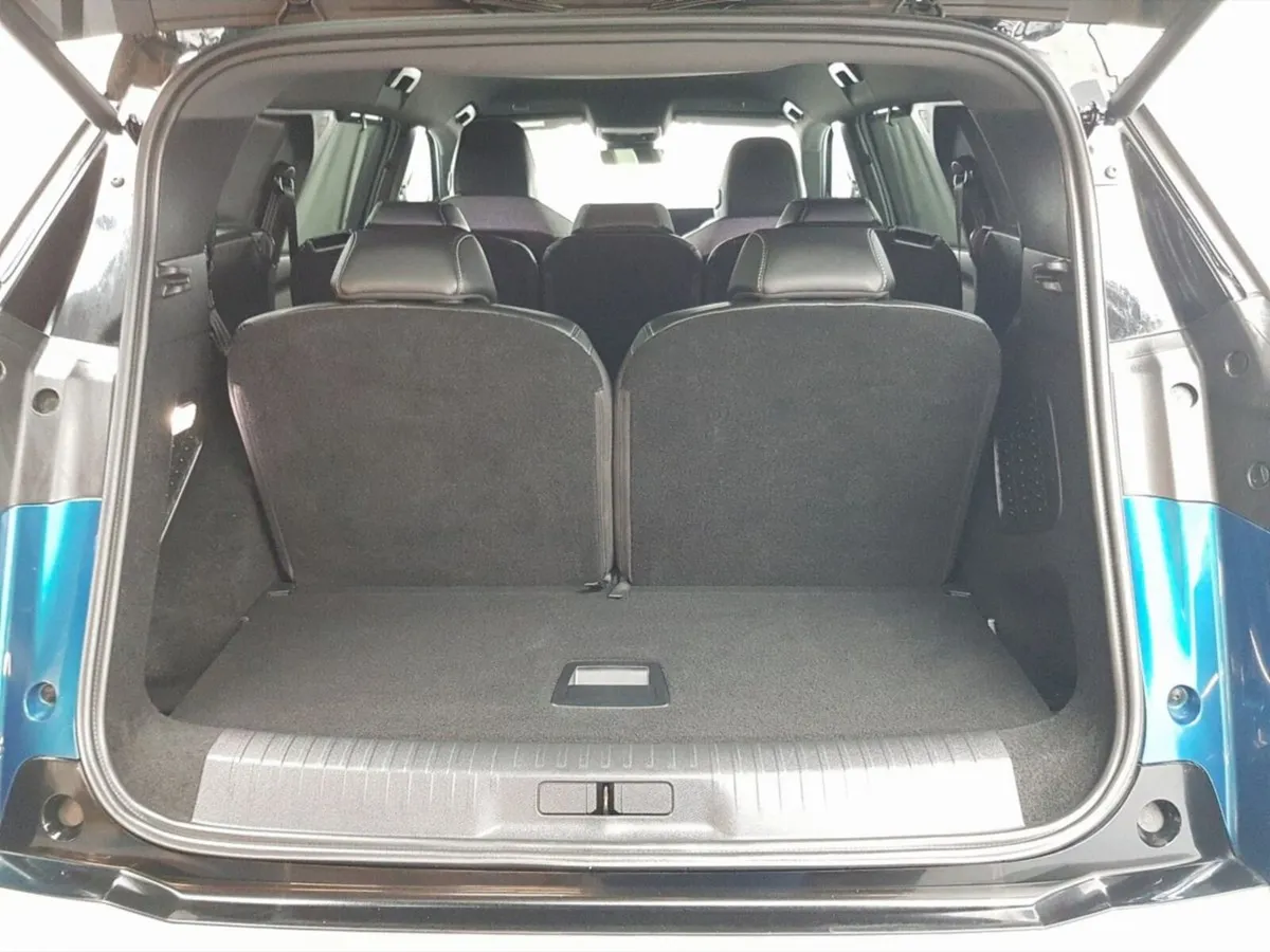 Peugeot 5008 SUV, Electric, 2025, Blue