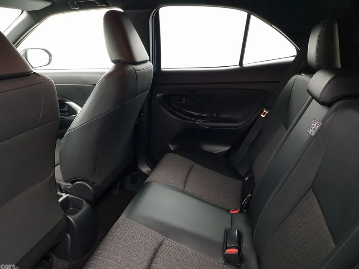 Toyota Yaris Cross SUV, Petrol Hybrid, 2023, Blue