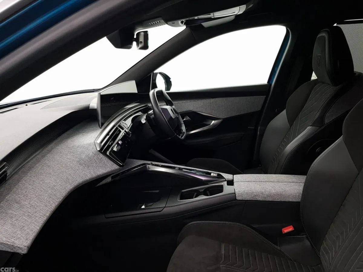 Peugeot 5008 SUV, Electric, 2025, Blue