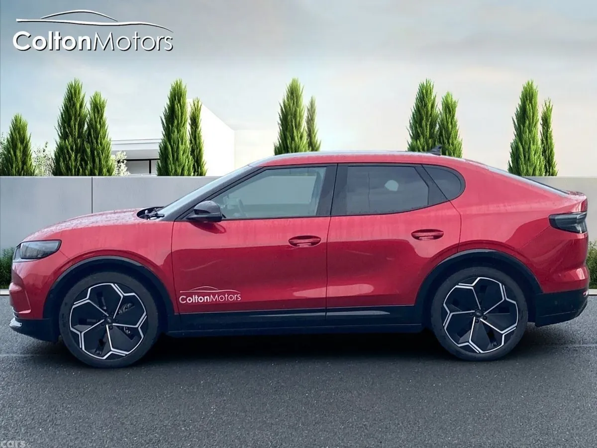 Ford Capri MPV, Electric, 2025, Red