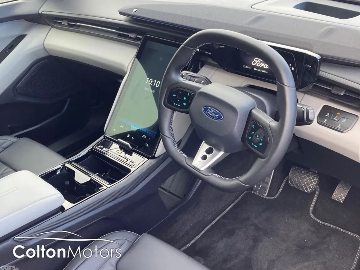 Ford Capri MPV, Electric, 2025, Red