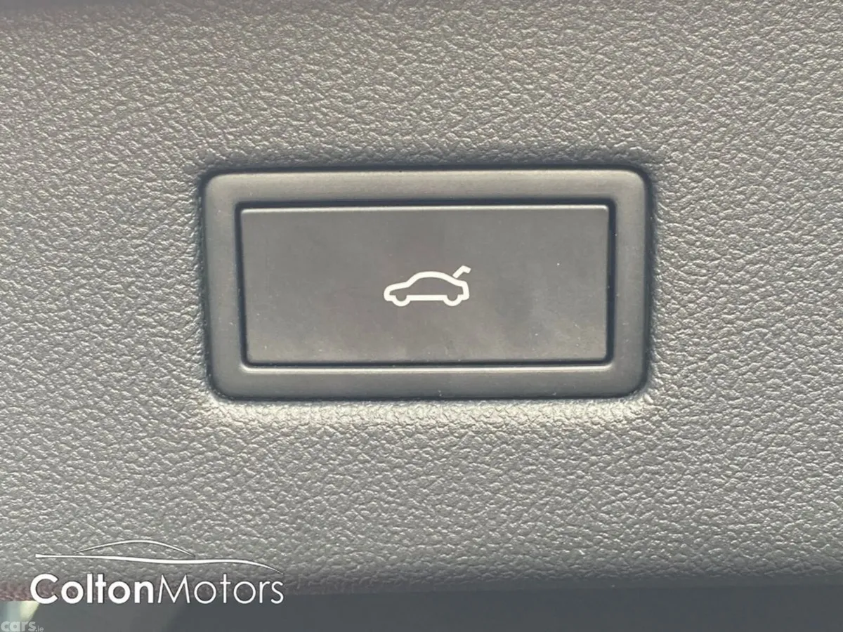 Ford Capri MPV, Electric, 2025, Red
