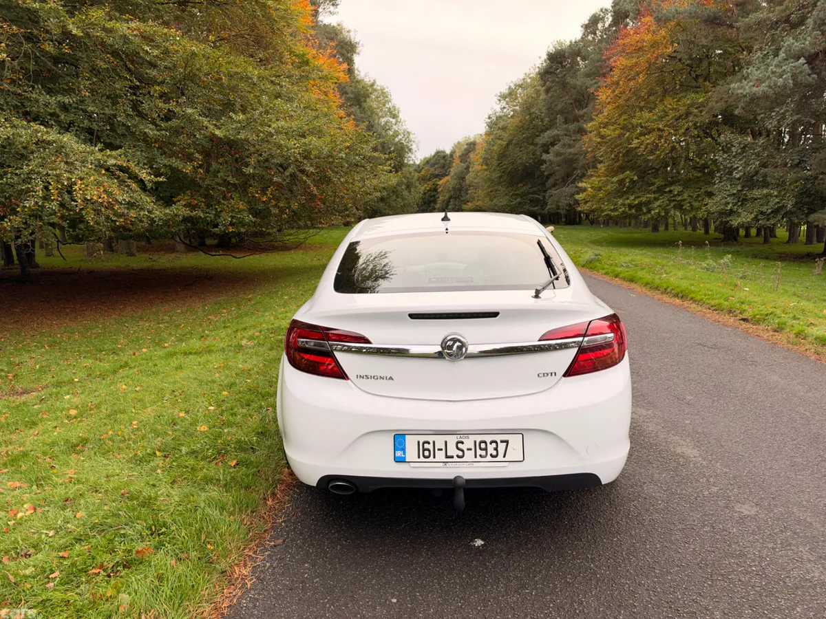 Vauxhall Insignia Hatchback, Diesel, 2016, White