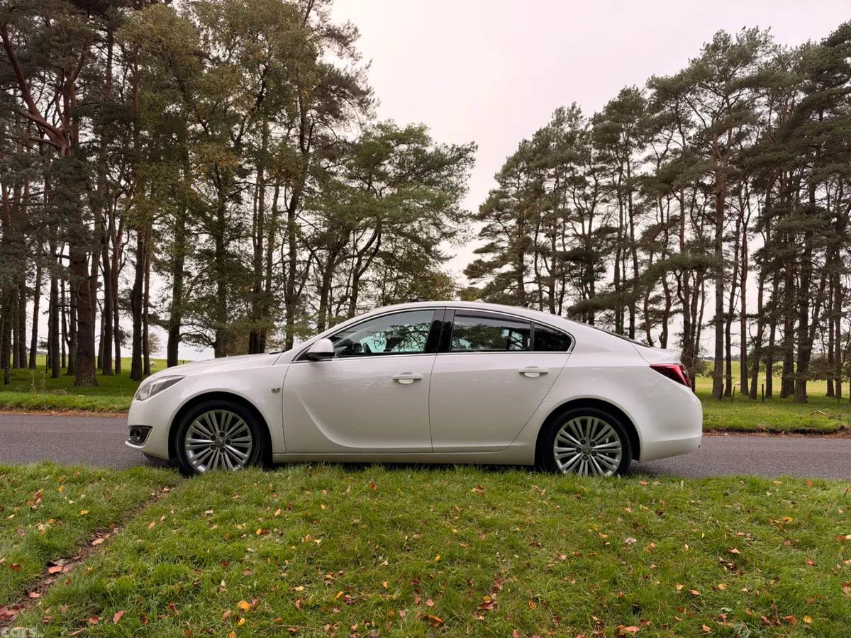 Vauxhall Insignia Hatchback, Diesel, 2016, White