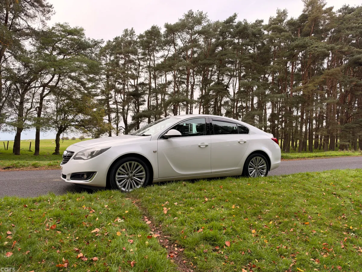 Vauxhall Insignia Hatchback, Diesel, 2016, White