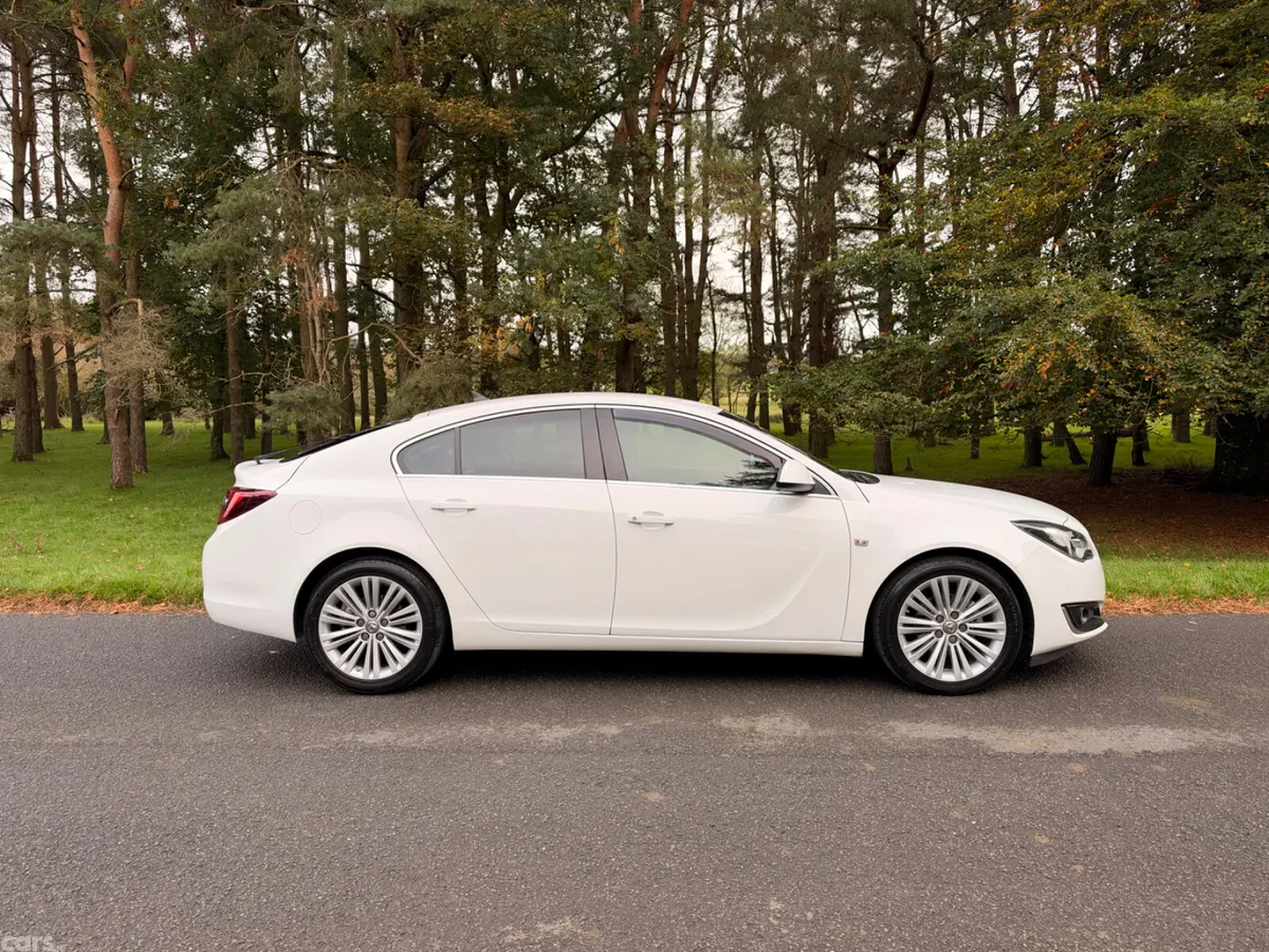 Vauxhall Insignia Hatchback, Diesel, 2016, White