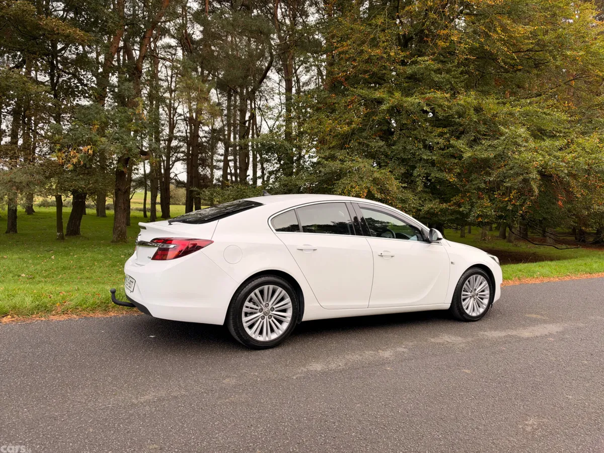 Vauxhall Insignia Hatchback, Diesel, 2016, White