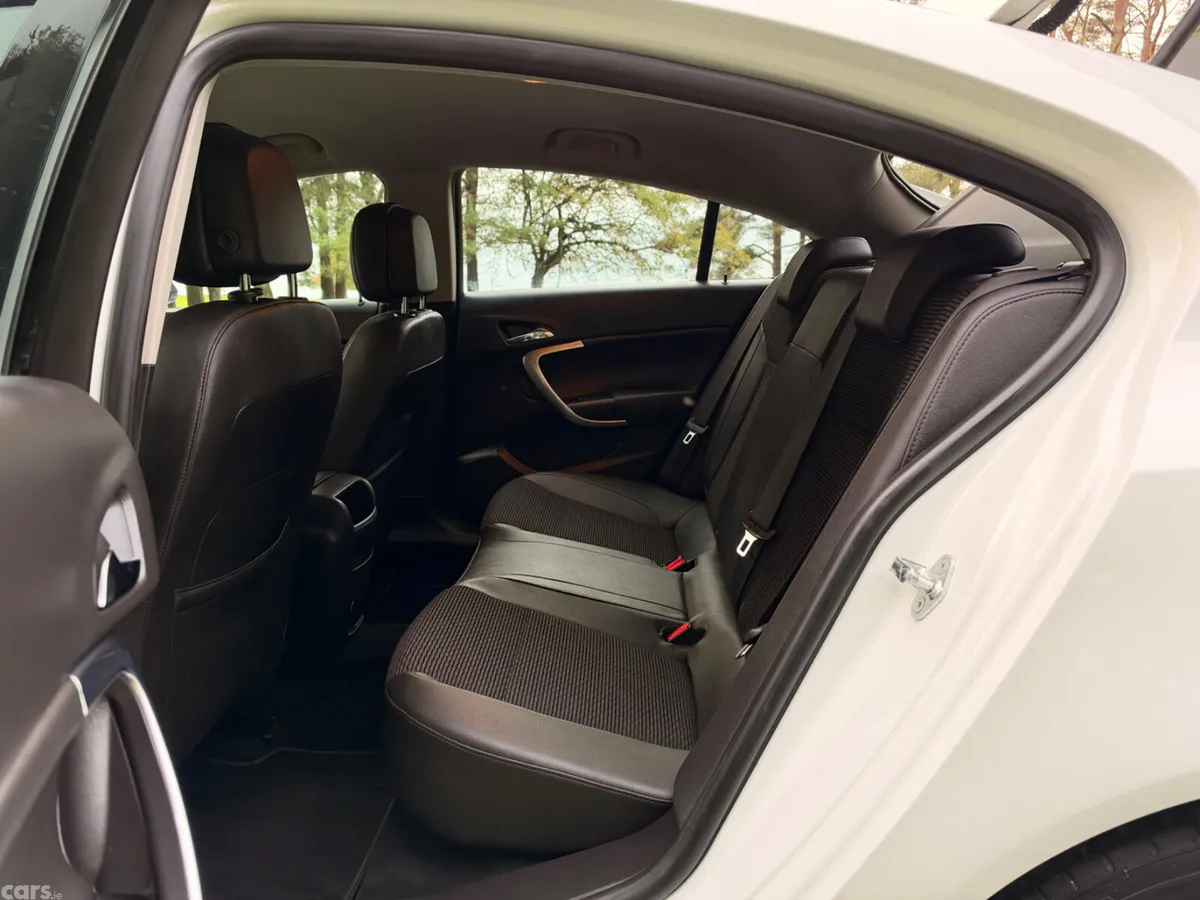 Vauxhall Insignia Hatchback, Diesel, 2016, White