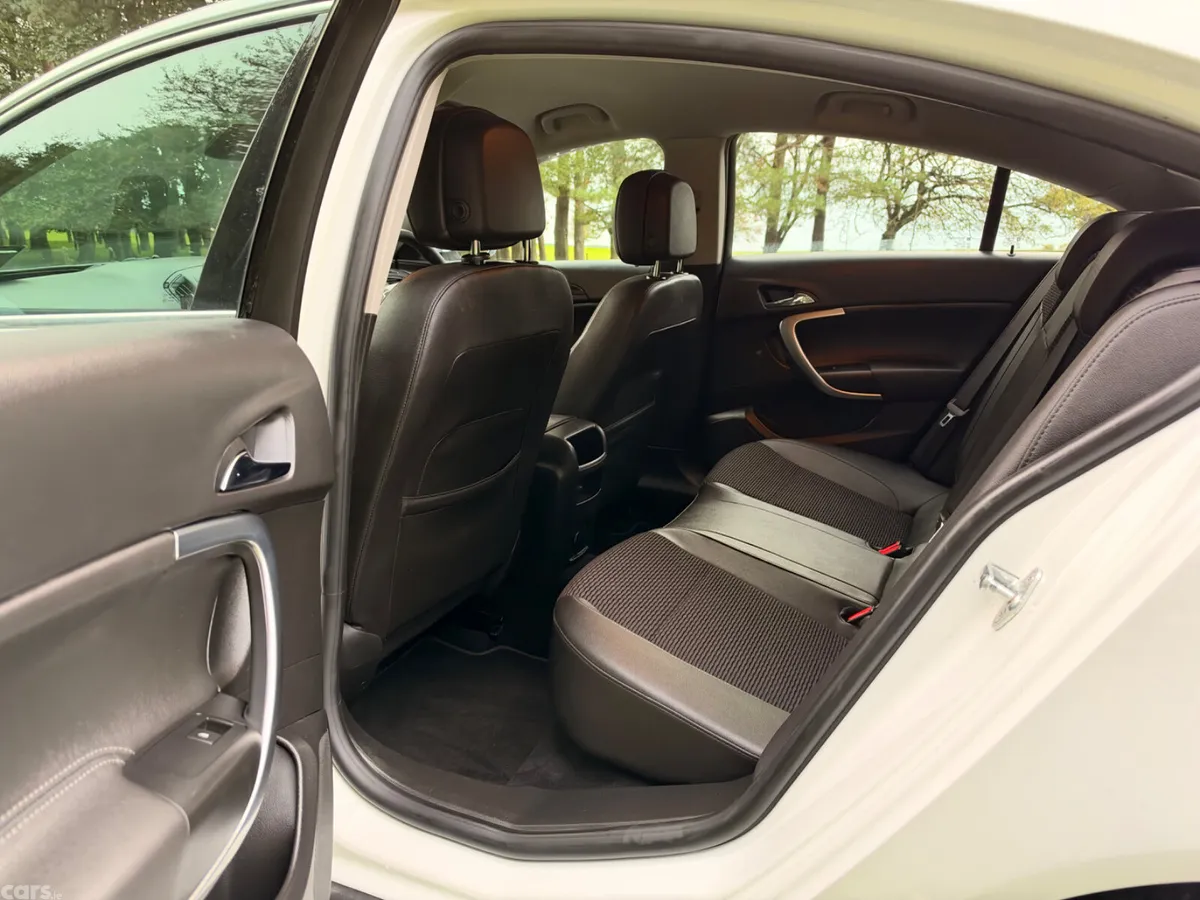 Vauxhall Insignia Hatchback, Diesel, 2016, White