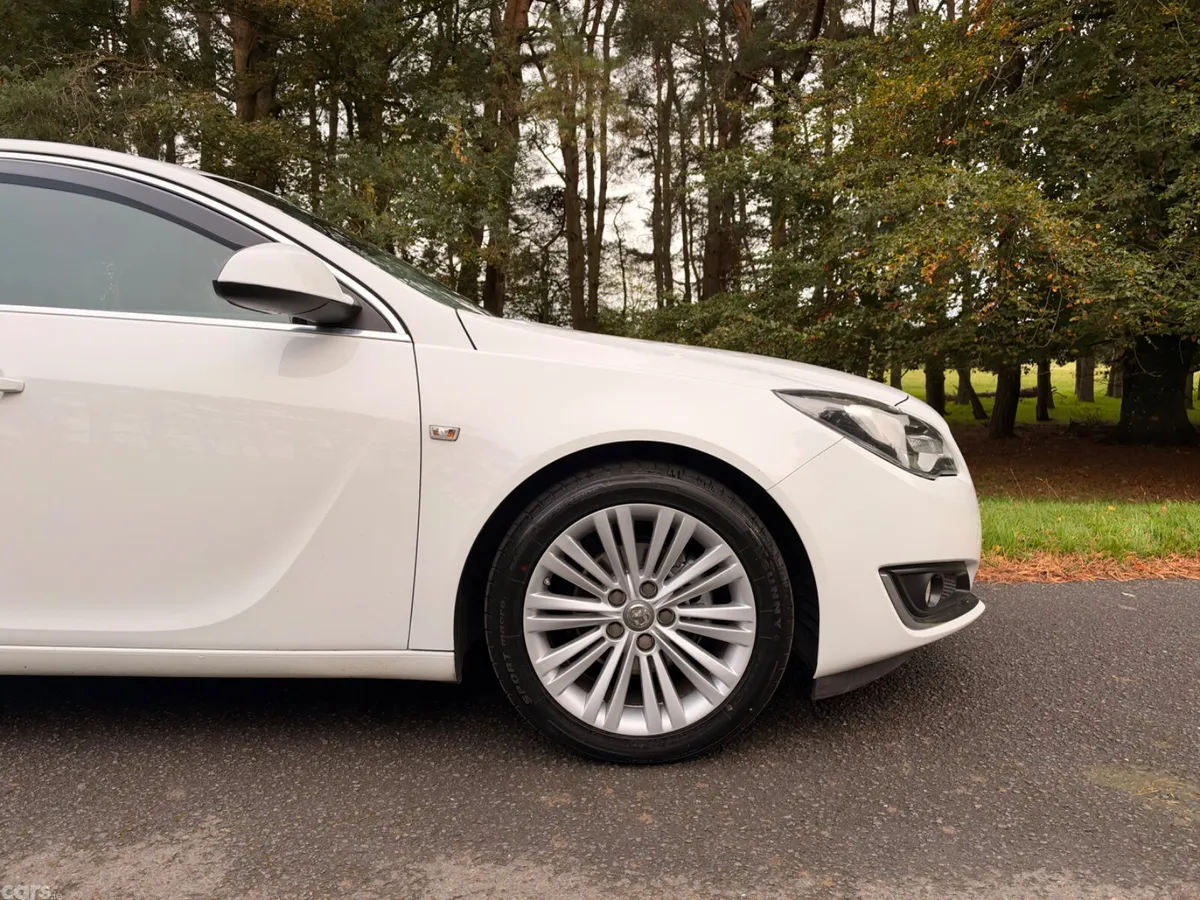Vauxhall Insignia Hatchback, Diesel, 2016, White