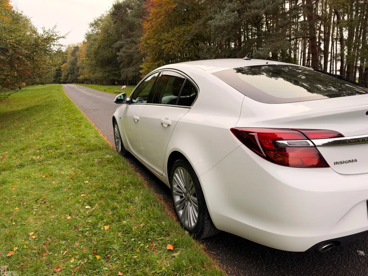 Vauxhall Insignia Hatchback, Diesel, 2016, White