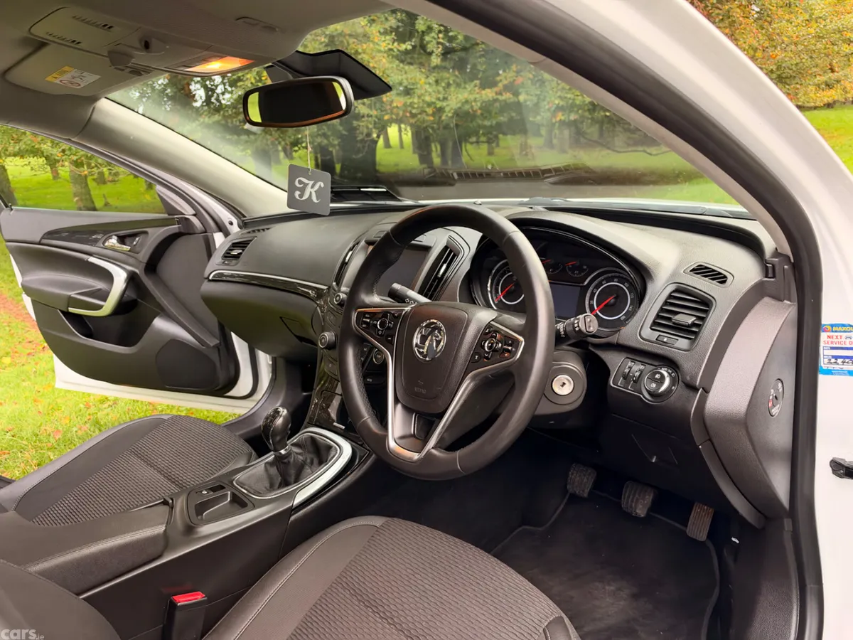 Vauxhall Insignia Hatchback, Diesel, 2016, White